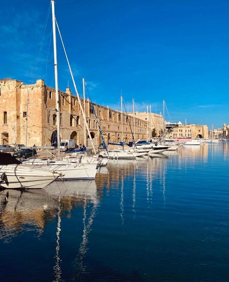 New & Unique Apartment - A 5 Minutes Ferry To Capital City Of Valletta Сенглі Екстер'єр фото